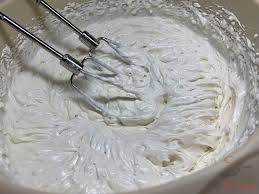 Leichte Mascarpone Sahne Creme Die Perfekte 10 Minuten Creme Fur Jede Torte Top Rezepte De Rezept Creme Fur Torten Tortencreme Buttercreme Rezept
