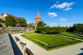 Wenn ihr euren nächsten städtetrip nach athen plant, dann macht euch bereit für beeindruckende bauten und ihre geschichten, aber auch für. Burgermeistergarten Nurnberg Arrivalguides Com