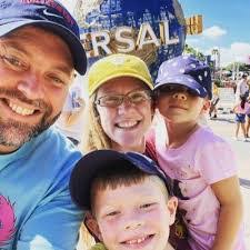 Kerry Goff's Instagram, Twitter & Facebook