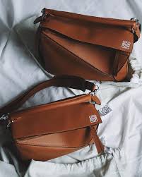 Loewe puzzle bag medium，anthracite colour, very limited edition, rrp £2100. Yeeeeees But Now I Can T Decide Which Size I Should Keep The Small Can Hold Basically Everything I Need And Looks More Cu Loewe Puzzle Bag Puzzle Bag Bags