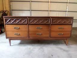 I need a place to put my knickers so you might as well help me find one. Mid Century Modern Dresser Redo