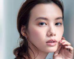 ハッとする瞳はターコイズブルーのアイラインで ジバンシイ の限定アイライナーでつくる外国人風ライン 美的 com カラーメイク カラーアイライナー アイライナー