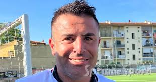 Ha allenato in Portogallo ed è un ex Catania, ora è il tecnico che sta  stregando tutto il Sud Italia