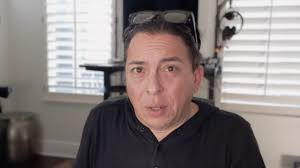 Did you know @openai launched a new voice service to call ChatGPT? , Let's  give it a try! , 🤳800-CHAT-GPT... , Please subscribe to AInsights 👉,  https://ainnovation.substack.com, #AI #openAI ...