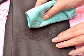 Salah satu cara mudah untuk memutihkan kulit wajah adalah menggunakan masker dari bahan alami madu. 4 Langkah Praktis Cara Membersihkan Jaket Kulit Yang Berjamur