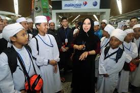 Anak bongsu daripada tiga beradik. Dream Comes True For Tahfiz School Fire Survivors Who Will Be Performing The Umrah