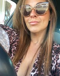 Hello there hope you're having a good day 😊😊😊