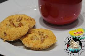 A Prendre Sans Faim Biscuits Au Miel Et Aux Noix Recette Biscuit Facile Biscuit Facile Et Rapide Biscuits