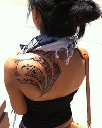 101 Elegant Shoulder Tattoo Inspirations For Girls Godfather Style Back Of Shoulder Tattoo Girl Tribal Tattoos Polynesian Tattoo