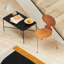 Das fleißige insekt und sein typischer körperbau steht pate für diesen designklassiker: Ant Stuhl Die Ameise Ein Klassiker Von Fritz Hansen Stets Modern Amazcy
