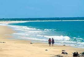 The mindil beach sunset markets take place here every thursday and sunday evening throughout the dry season (april to october). Darwin Waterfront Beach Darwin Australia Northern Territory Beach Local