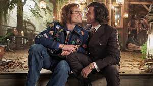 An epic fantasy musical motion picture of elton's life, 'rocketman' has been a commercial and critical hit. Rocketman Trailer Kritik Wie Ein Fiebertraum