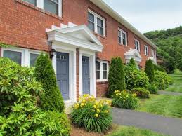 A Nice Shot Of The Cliffside Apartment Community In Sunderland Ma Near Umass Amherst Amherst College On Apartment Communities Unique Floor Plans House Styles