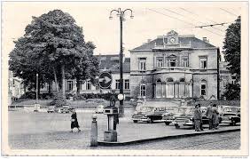 Ixelles Bruxelles Voitures Moderness Devant La Maison Communale Ixelles Elsene Carte Postale Belgique Bruxelles