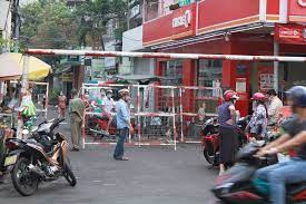 Con hẻm đang được phong tỏa. Con Háº»m Táº¡i Tphcm Bá»‹ Phong Toáº£ Do Ca Máº¯c Covid 19 La Nhan Vien San Bay Tin Tá»©c Má»›i Nháº¥t 24h Ä'á»c Bao Lao Ä'á»™ng Online Laodong Vn