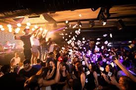 Nouveau concept pour les boites de nuit après plus d'un an de fermeture pour cause de covid.me suivre sur insta. Reouverture Des Discotheques A Toulouse La Nuit Doit Revoir Le Jour Mais Pas N Importe Comment Actu Toulouse