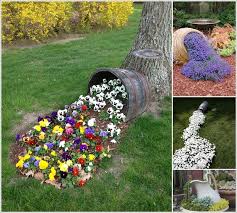 15 Idees Creatives De Parterres De Fleurs Deversees Pour Faire Un Decor De Jardin Original Astuces Maison Diy Garden Decor Yard Landscaping Front Yard