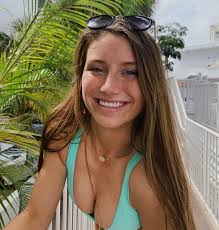 Sarah Wight's Instagram, Twitter & Facebook