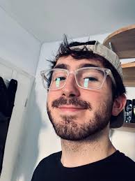 The coolest place in Amsterdam ? The Toomler comedy club, because it's  underground ! Last night we went to see Markus Birdman rule the room with  his trademark stagecraft. My spine needed