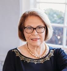 Julie Fore's Instagram, Twitter & Facebook