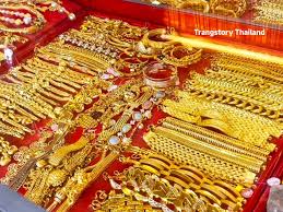 📈 ตรังทองคำแท่งขาดตลาด! ราคาทองทะลุบาทละ 61,000 บาท ประชาชนแห่ซื้อทองไม่ขาดสาย . บรรยากาศร้านทองในเขตเทศบาลนครตรังคึกคักต่อเนื่อง ประชาชนหลั่งไหลเข้ามาซื้อ ทองคำ ทั้งทองรูปพรรณและทองคำแท่ง แม้ราคาทองจะพุ่งแรงไม่หยุด โดย วันนี้ราคาทองคำแท่งอยู่ที่ รับ ...