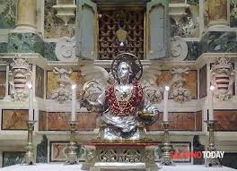 Saint pantaleon (são pantaleão in portuguese) is one of the patron saints of the city of porto in portugal, together with john the baptist and our lady of vendome. Il Sangue Di San Pantaleone Si Scioglie