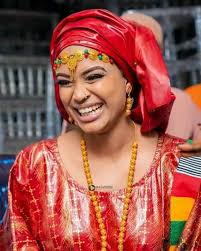 La femme de pape abou cissé trés belle machaallah 😍😍 Des coeurs 💓💓💓