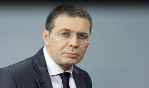 Ο πιο στενοσ συνεργατησ του πρωθυπουργου ομολογει: Katazhteitai Apo Thn Astynomia O Stefanos Xios Gia Diaspora Pseydwn Eidhsewn Kontranews Gr