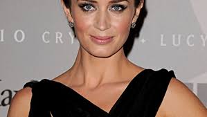 Check spelling or type a new query. Emily Blunt Der Teufel Tragt Prada Star Hat Geheiratet Bunte De