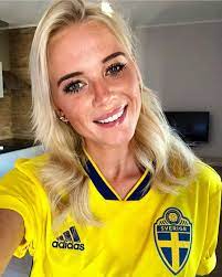 I veckans avsnitt av drömbröllop med johanna och gäster får ni höra elin wass hiljemark berätta om oscar hiljemarks mysiga frieri, deras magiska bröllopslocation och alla elins fantastiska bröllopsoutfits. Footballers Wags Kids Elin Wass Oscar Hiljemark Sweden Nt