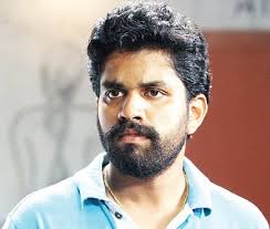 Vineeth Mohan the Serious Guy in Adi Kapyare Kootamani