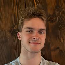 Este es el Elder Van den Akker 🥔 El es de Idaho y claro que le gusta las  papas🍟! Le gusta tambien hacer rock climbing🏔, estar con sus amigos y  escuchar y