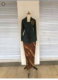 Salah satu ide untuk memilih motik dress batik anda adalah dengan memilih motif. 40 Trend Terbaru Model Baju Kebaya Jadul Lurik Maria Space