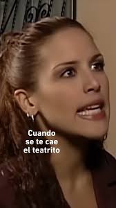 Roxana sorprende a Refugio al llegar a la vecindad y la ataca, echando en  cara a Mundo que se lo había advertido. 😰 Sigue su historia en  #CoronaDeLágrimas2 de lunes a viernes