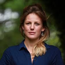 A Brush with Death: A Susie Mahl Mystery : Carter, Ali: Amazon.com.au: Books