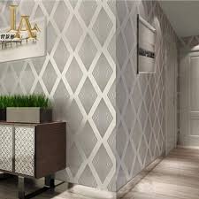The lighter lines and curvaceous flow of the design in this hallway are a reinterpretation of the classic. Wallpaper Looking For Wallpaper In Dubai Dubai Interiors Has A Wide Variety Of Handpicked W Tapiz De Pared Decoracion De Interiores Papel Tapiz Para Paredes