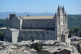 The town is situated atop an isolated rock 640 feet (195 m) above the junction of the paglia and chiana rivers. Orvieto Cathedral Duomo And Underground Caves Tour 2021