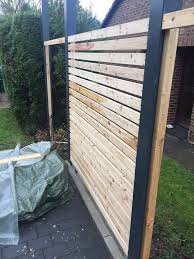 Nach Etwa Zwei Jahre Im Neuen Haus War Er Endlich Da Der Gartenzaun Als Sichtschutz Zu Den Nachbarn Mit Option Zur Erweit In 2020 Garden Fence Backyard Fences Fence