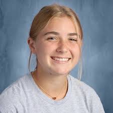 Elizabeth Schummer's Instagram, Twitter & Facebook