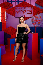 Прямой эфир муз тв онлайн. Rossijskie Zvyozdy Na Ceremonii Premii Muz Tv 2019 Muzyka Obedinyaet Sobytie Modnye Nozhki Lolita Sobytiya Muzyka