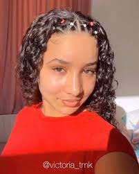7 692 Curtidas 44 Comentarios Victoria Tmk No Instagram Rubber Bands Edges Tutorial Hairdos For Curly Hair Natural Curls Hairstyles Medium Hair Styles