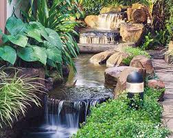 Rumah di perkotaan umumnya kecil dan tak memiliki banyak lahan terbuka. 20 Ide Sungai Buatan Untuk Taman Rumah Mirip Di Alam Sisiruang
