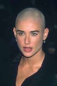 Nejen Sinéad O'Connor: Holou hlavou se v minulosti pochlubily i Demi Moore,  Sigourney Weaver či Natalie Portman