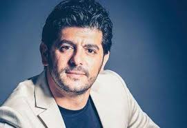 طوني عيسى ممثل كاريزما وسيكسي ممكن يحمل لقب الممثل لذيذ.كانوا القمر طوني عيسى مع الكلماتyoula anis. Ø§Ù„Ù…Ù…Ø«Ù„ Ø§Ù„Ù„Ø¨Ù†Ø§Ù†ÙŠ Ø·ÙˆÙ†ÙŠ Ø¹ÙŠØ³Ù‰ ÙŠØµÙˆØ± Ø£Ùˆ Ù…Ø´Ø§Ù‡Ø¯Ù‡ Ù…Ø¹ Ø®Ø§ØªÙˆÙ† ÙƒÙ†Ø¯Ø§ Ø­Ù† Ø§ Ø¨ÙˆØ³Ø·Ø©