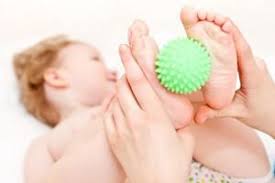 Jan hat auch sichelfüße und unser orthopäde meinte wir sollen mit 2,5 jahren nochmal zur kontrolle kommen und wenn es sich bis. Sichelfuss Beim Baby Netdoktor At