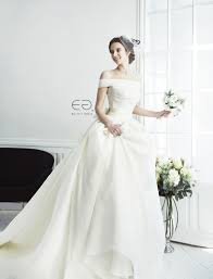 25 Gorgeous Korean Wedding Dress For Wedding Inspiration Korean Wedding Dress Wedding Dresses Simple Lace Beach Wedding Dress