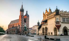 Visit us for krakow hotels, krakow apartments, tours and sightseeing, travel information such as getting to and from krakow and general tourist information. 25 Great Things To Do In Krakow Poland Earth Trekkers