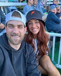 Elizabeth Varner's Instagram, Twitter & Facebook