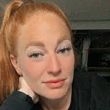 Robyn Barton's Instagram, Twitter & Facebook