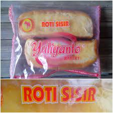 Dibangun pada 1936, toko roti maison weiner didirikan oleh ny gem (lee liang mey) yang hingga kini masih mempertahankan resep asli. Jajanan Jadul Masih Ingat Roti Legendaris Ini Kan Yupp Roti Sisir Jajanan Jadul Menyediakan Bermacam Jenis Roti Sisir Dari Yang Biasa Hingga Yang Istimewa Untuk Kali Ini Roti Sisir Yuliyanto